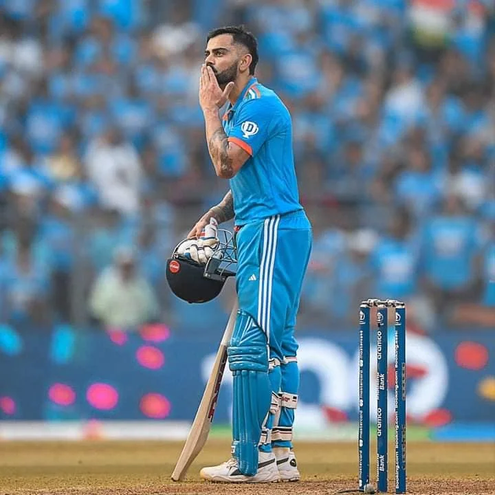 Virat Kohli Flying Kiss to Public